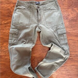 Abercrombie & Fitch army Green cargo Cropped Pants